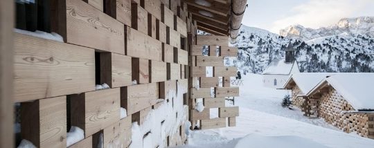 Il gres porcellanato effetto legno per le case di montagna